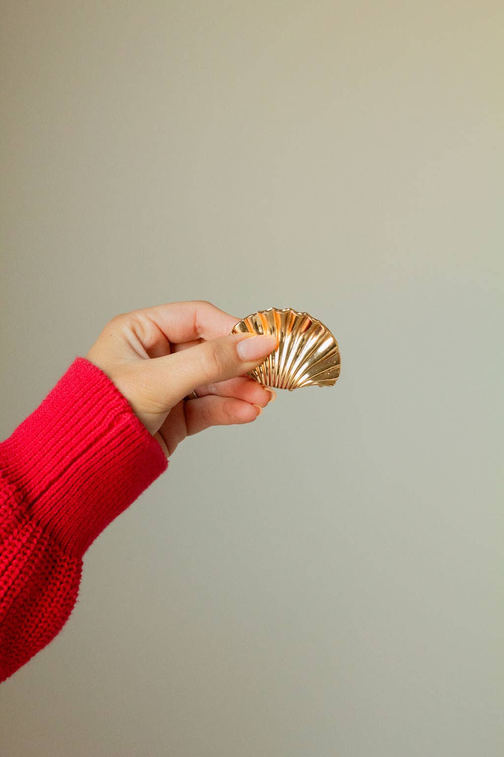 Small Gold Seashell Claw Clip